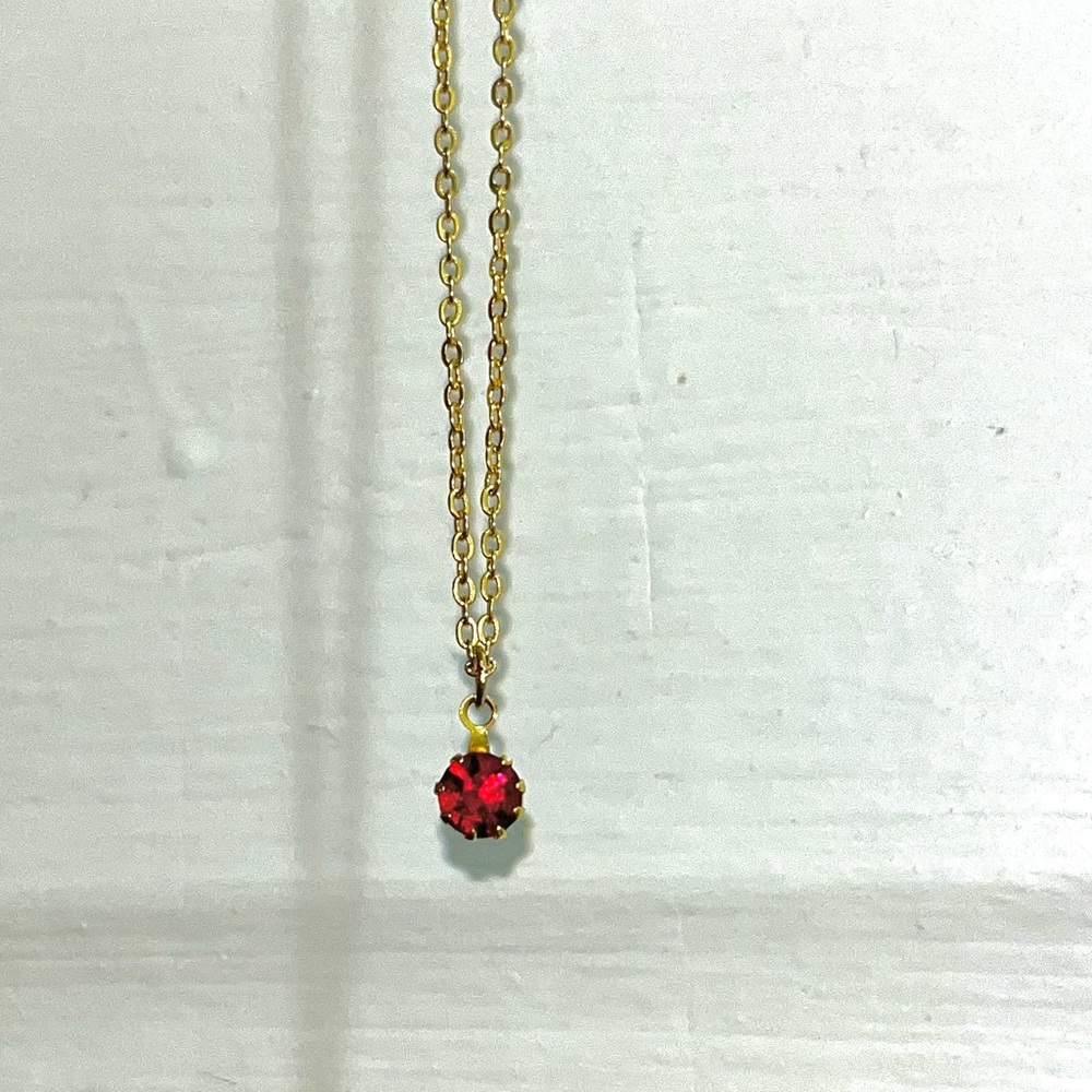 Ruby colored stone pendant necklace.